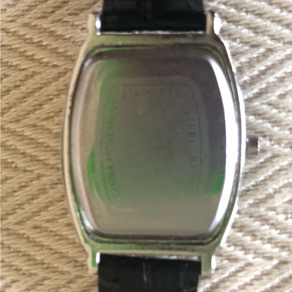 Watch with new battery - Picture 4 of 7